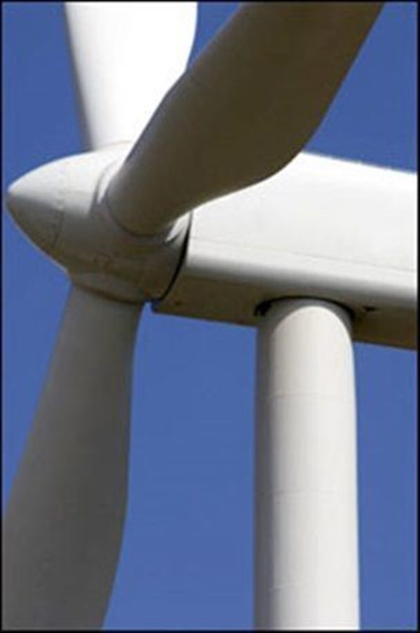 Wind turbine with fiberglass epoxy